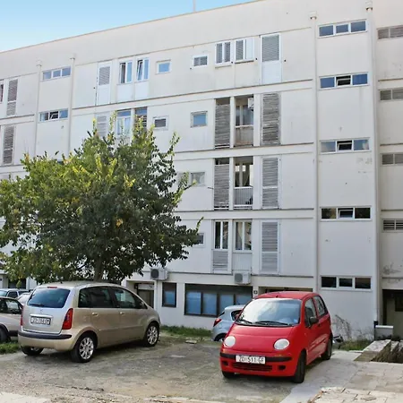 By The Sea - 5869 Zára